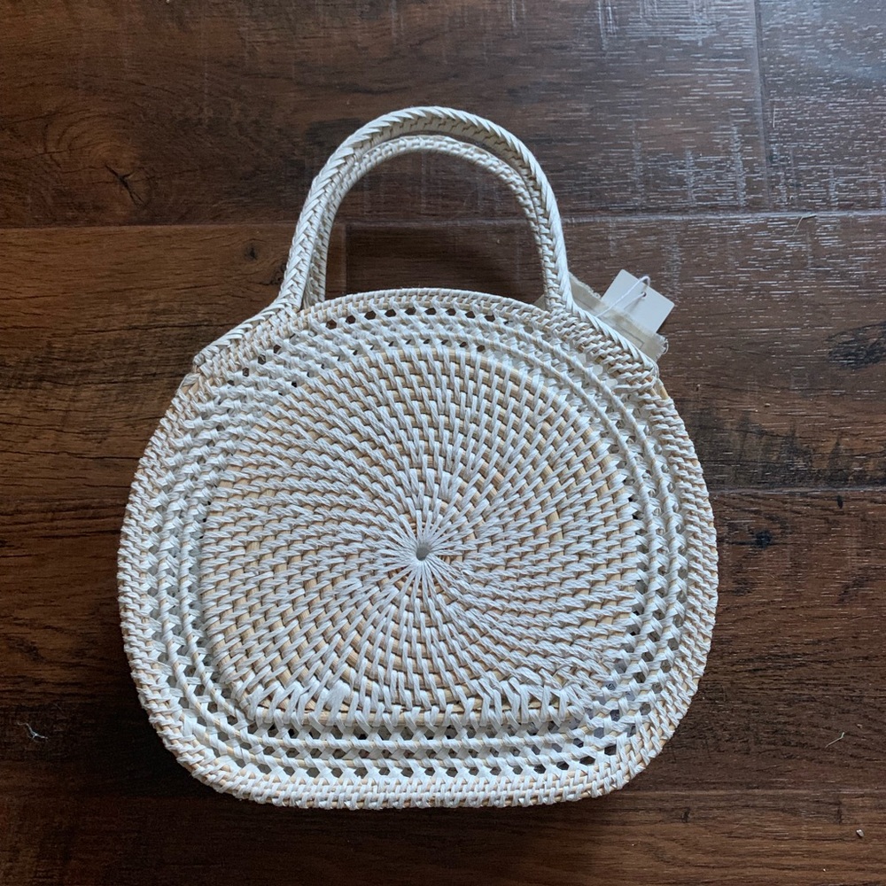 White straw bag